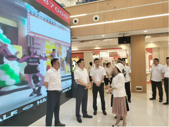 鹤岗市政府副市长调研兴泽集团推动公积金制度扩面